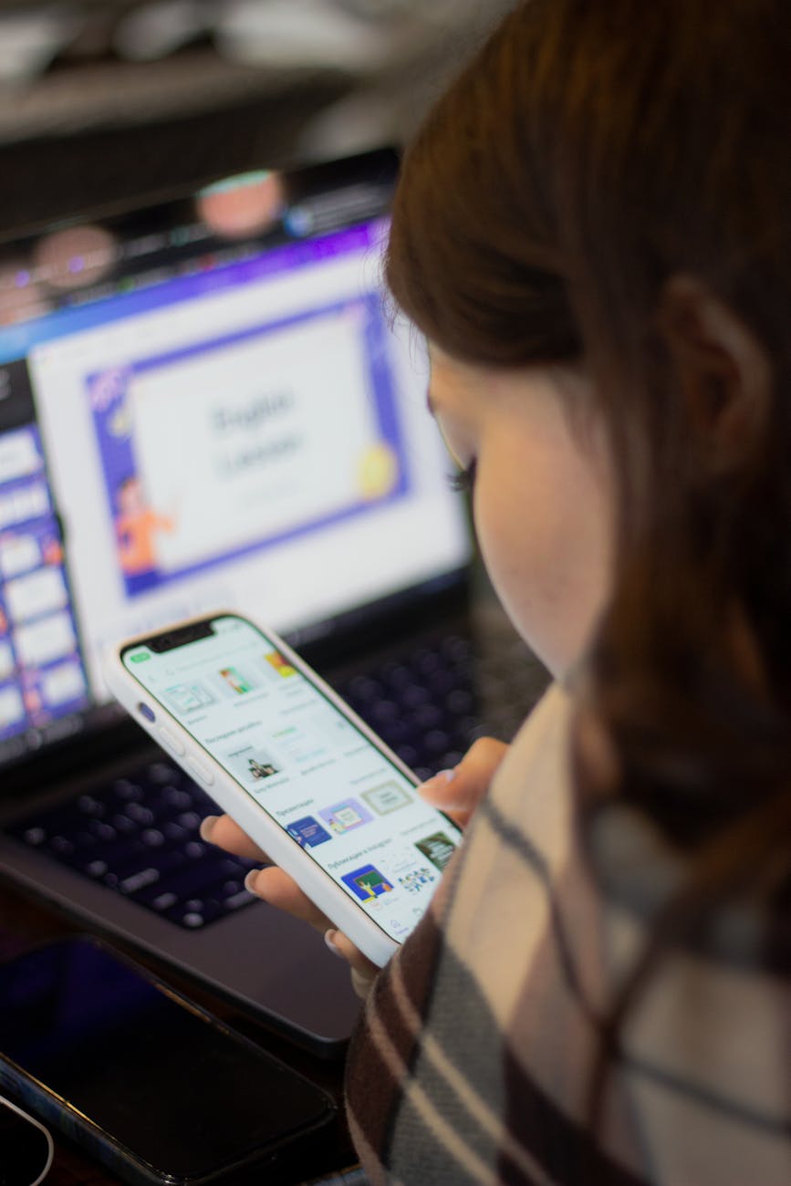 Advanced online education interface with interactive lessons