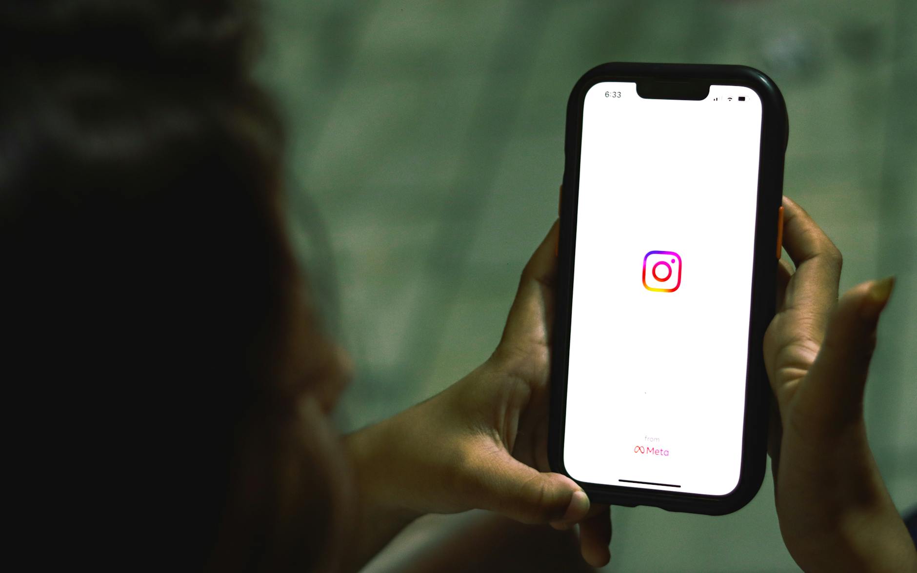 Engaging social media content optimized for mobile viewing