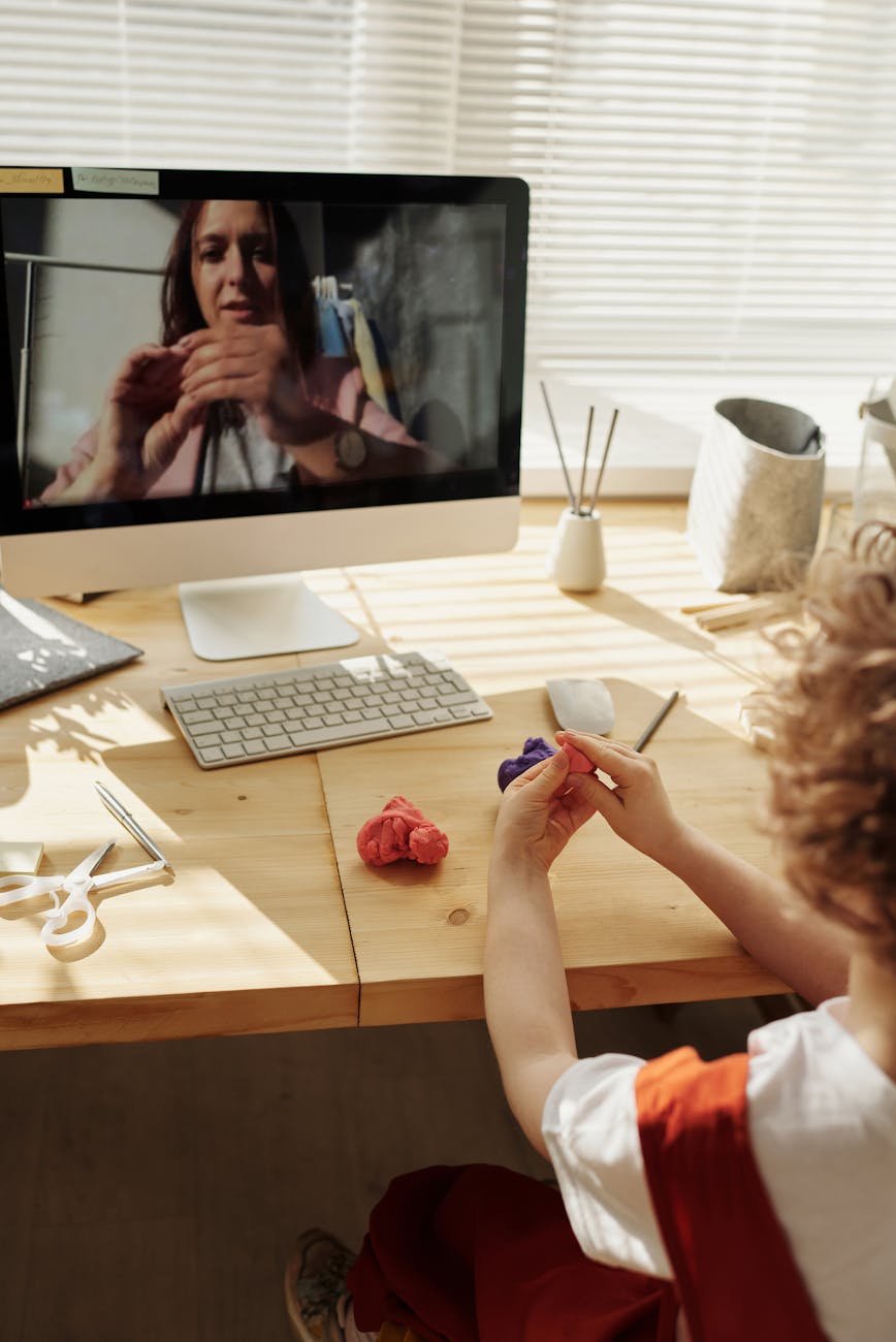 Interactive online learning platform with video tutorials